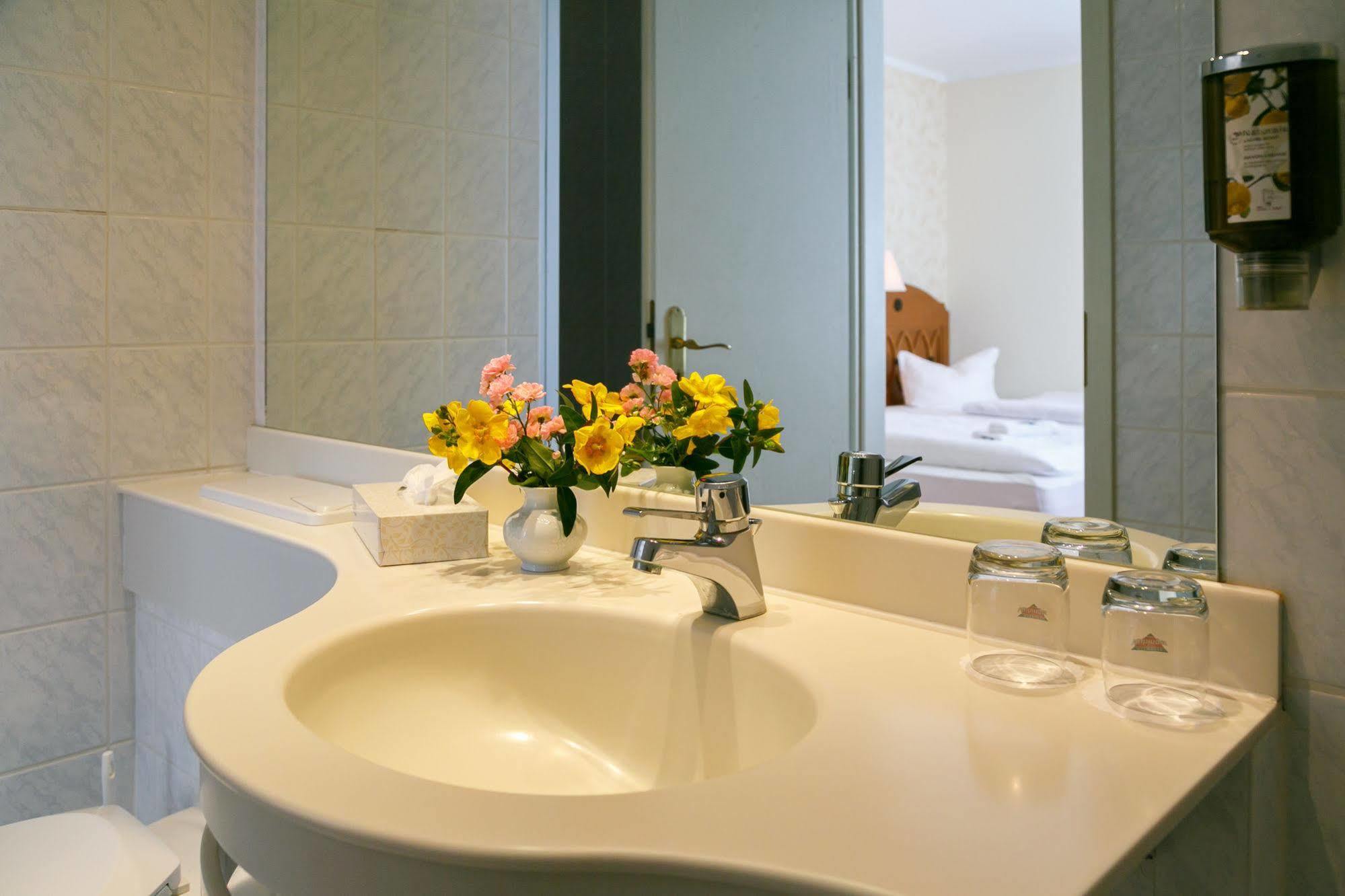 Hotel Goldener Fasan โอราเนียนบัมเวอร์ลิทซ์ ภายนอก รูปภาพ