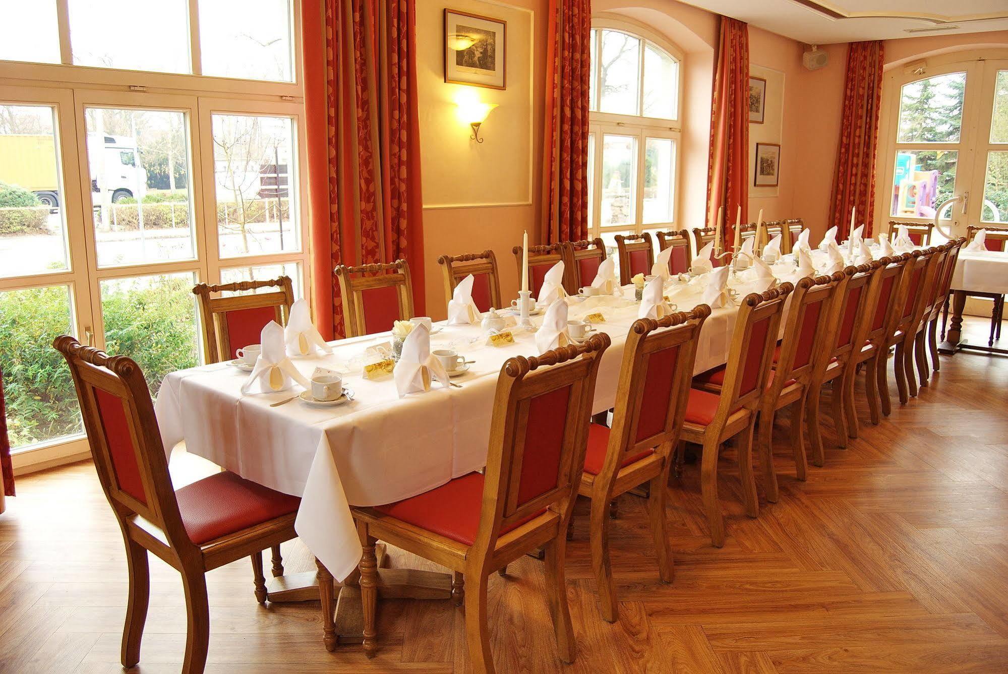 Hotel Goldener Fasan โอราเนียนบัมเวอร์ลิทซ์ ภายนอก รูปภาพ