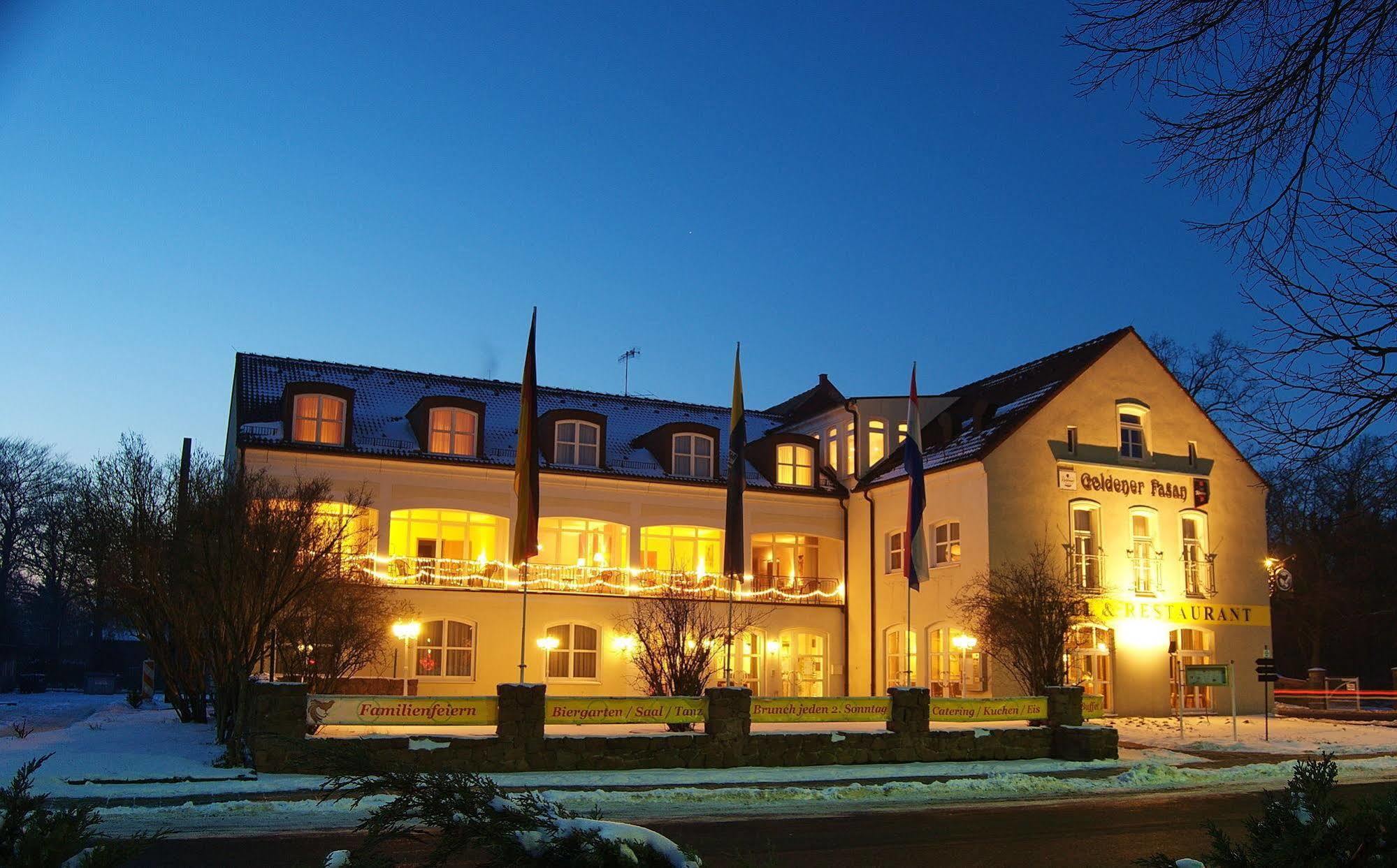Hotel Goldener Fasan โอราเนียนบัมเวอร์ลิทซ์ ภายนอก รูปภาพ
