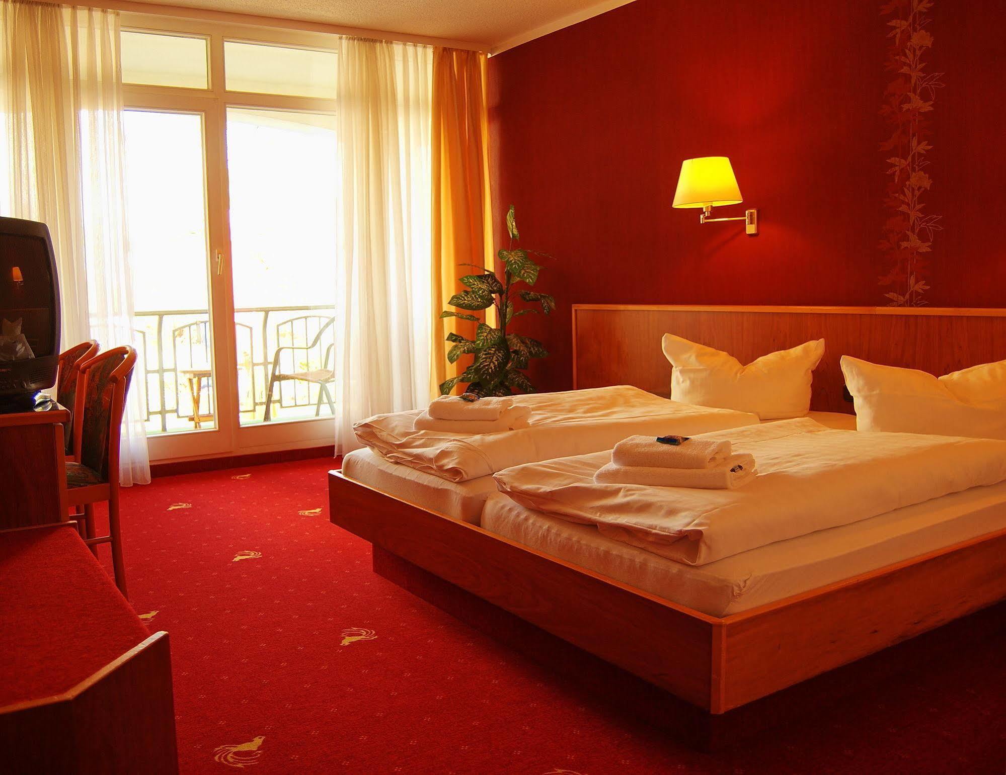Hotel Goldener Fasan โอราเนียนบัมเวอร์ลิทซ์ ภายนอก รูปภาพ