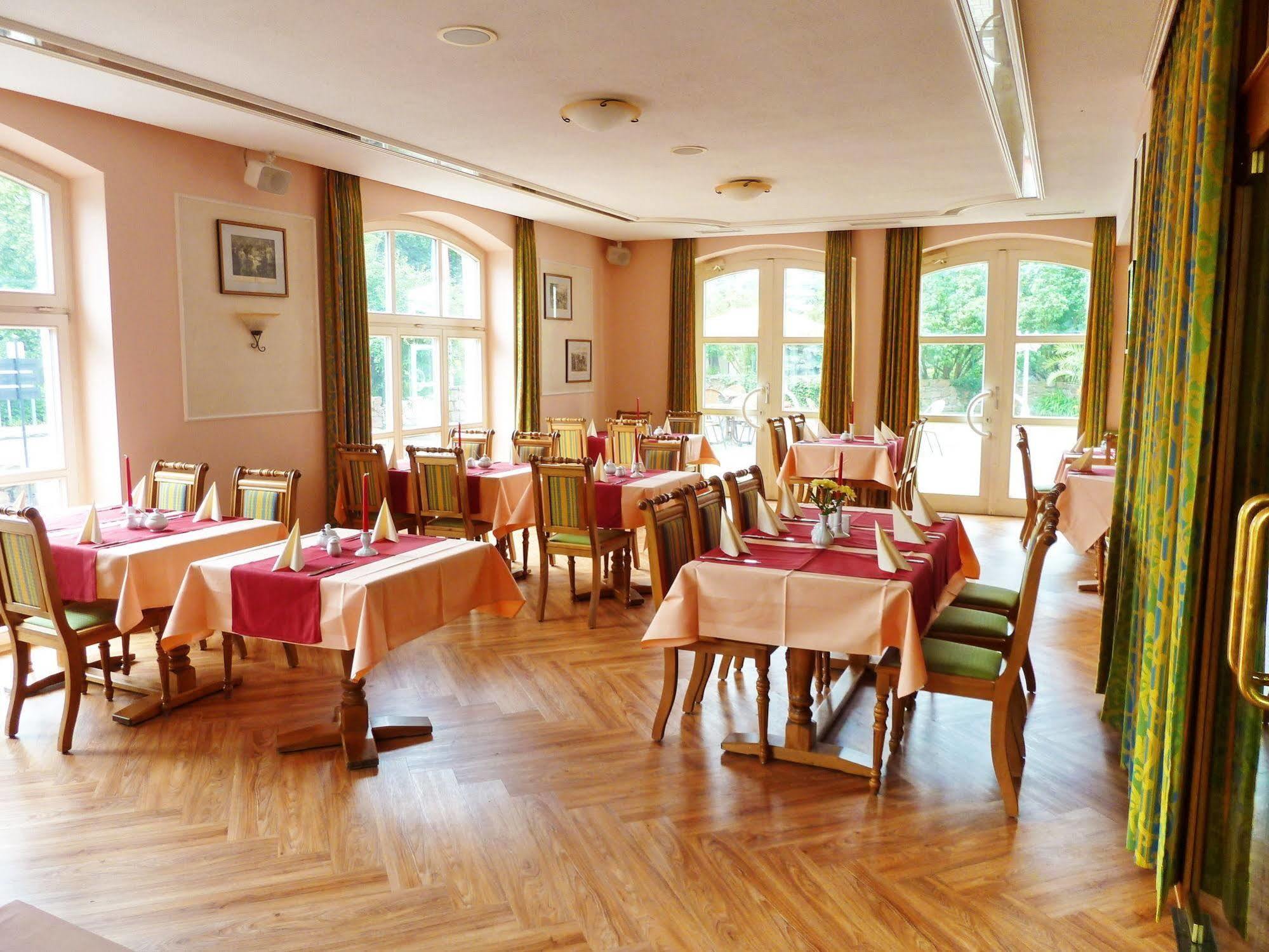 Hotel Goldener Fasan โอราเนียนบัมเวอร์ลิทซ์ ภายนอก รูปภาพ