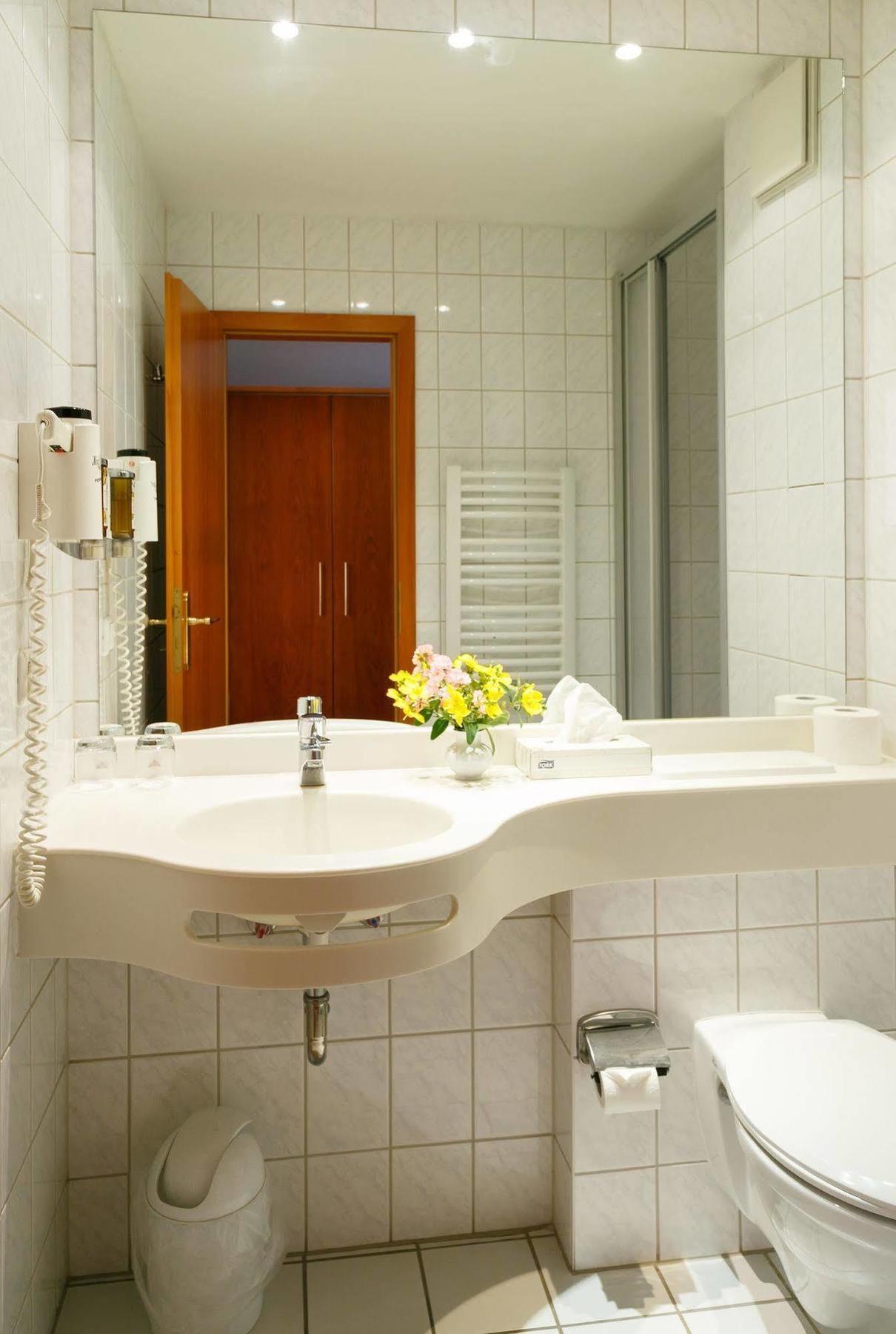 Hotel Goldener Fasan โอราเนียนบัมเวอร์ลิทซ์ ภายนอก รูปภาพ