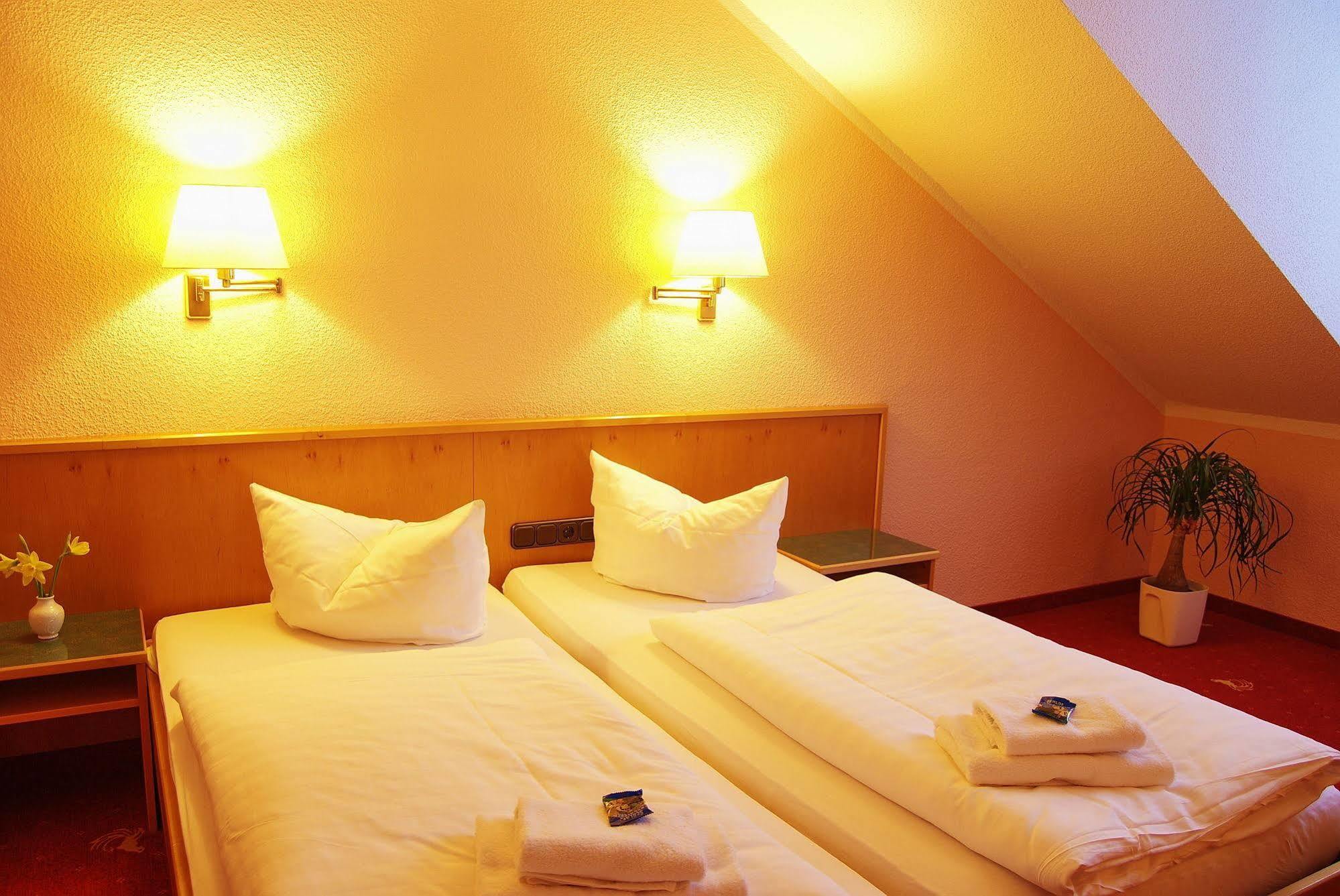 Hotel Goldener Fasan โอราเนียนบัมเวอร์ลิทซ์ ภายนอก รูปภาพ