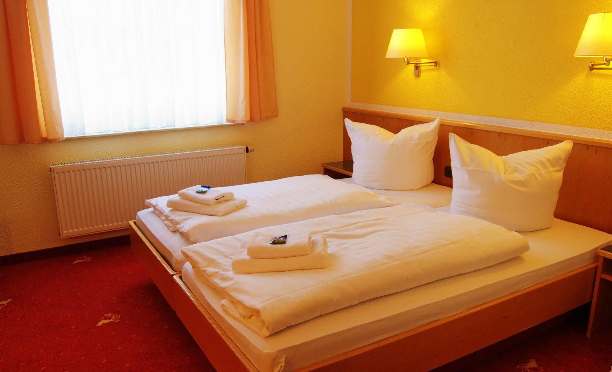 Hotel Goldener Fasan โอราเนียนบัมเวอร์ลิทซ์ ภายนอก รูปภาพ